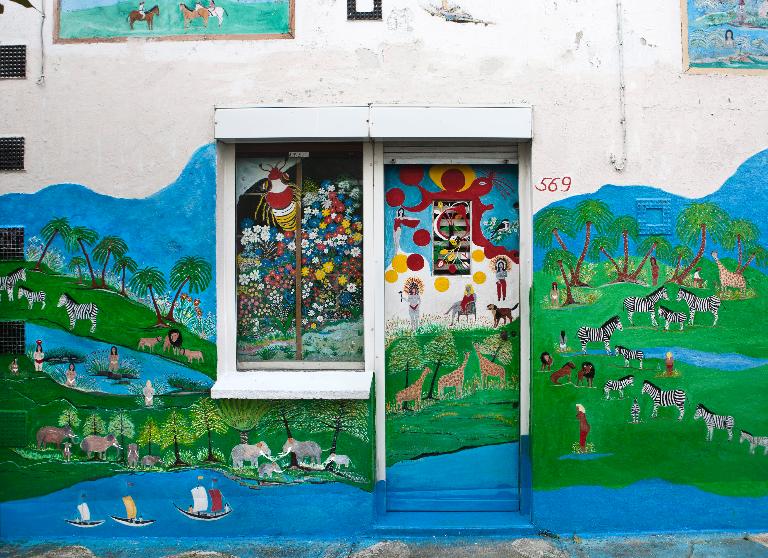 Façade sur rue : détail.