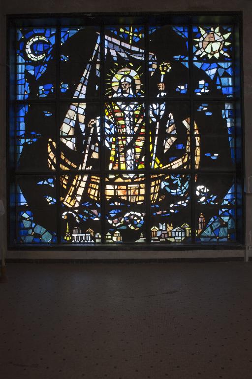 Baie 2 : Éloi dans la barque de l'État. 