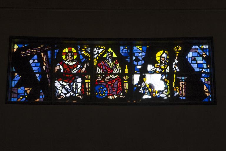 Baie 13 : saint Éloi en présence de la Trinité. 