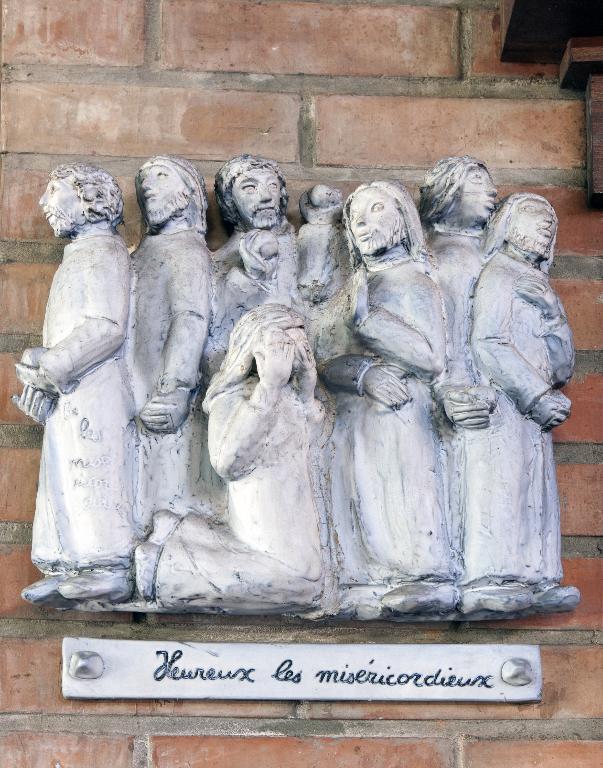 Haut-relief représentant les Béatitudes, plan serré.