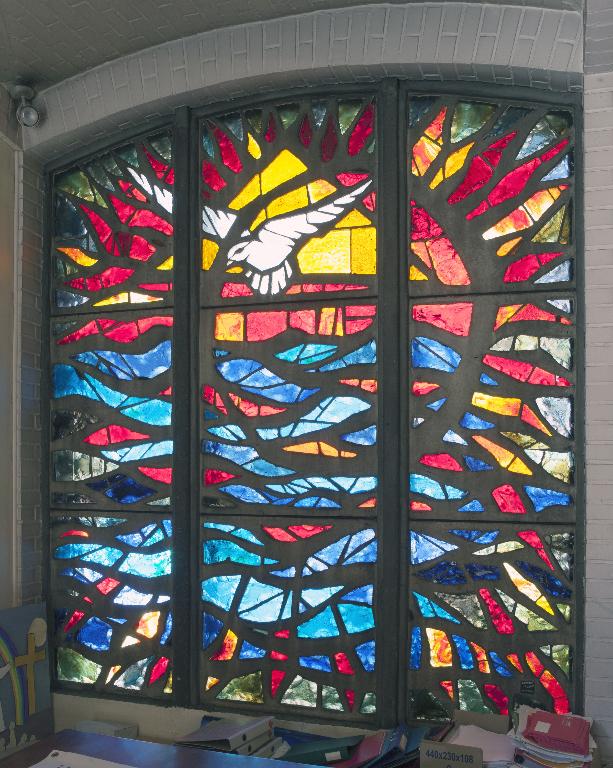 Vitrail de la salle paroissiale.