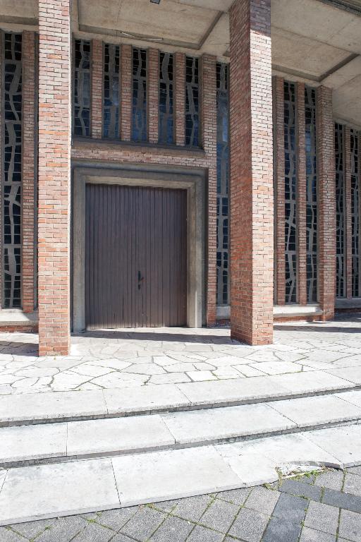 Porche d'entrée de l'église.