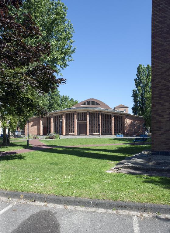 Élévation antérieure de l'église, depuis le clocher.