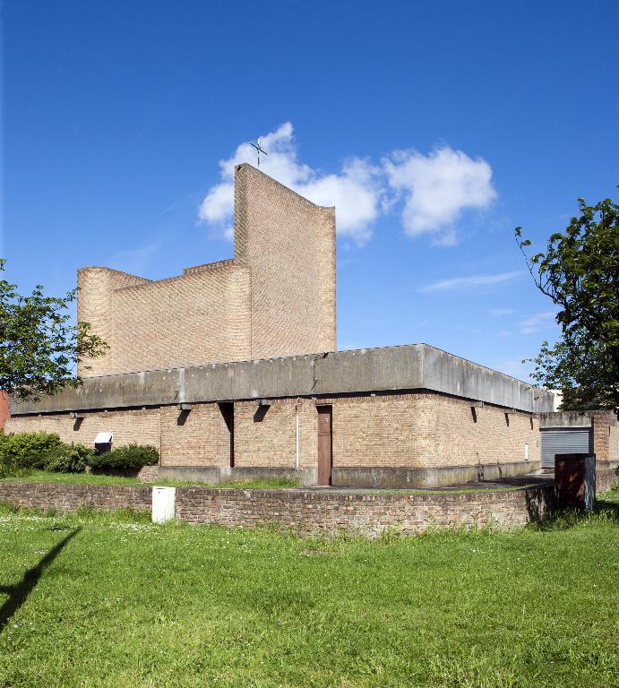 Élévation sud-est de l'église.