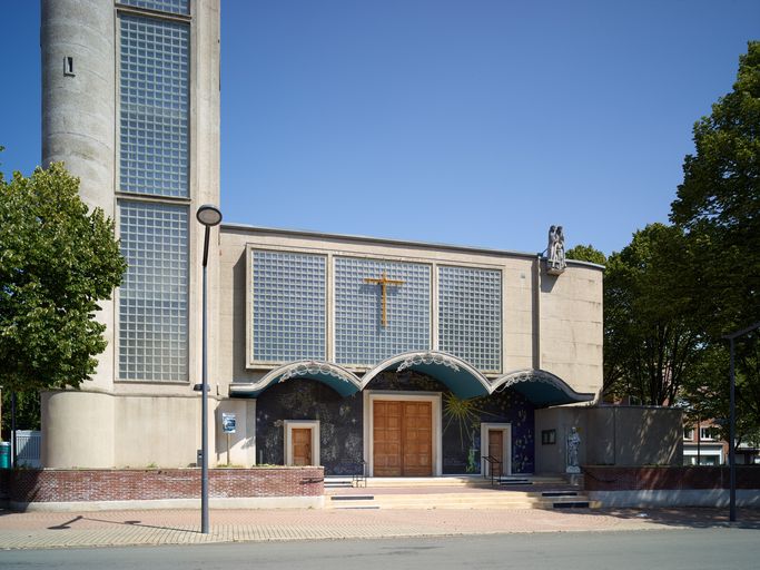 Détail de l'élévation antérieure de l'église.