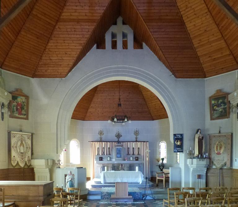 Vue du choeur. ; Vue du chœur.
