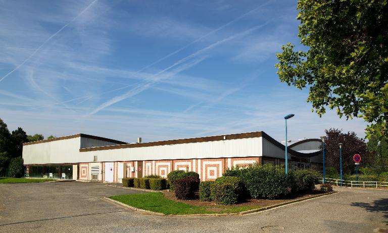Façades nord et est  (bloc d'annexes et du petit bassin). 