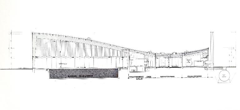 Coupe transversale sur le bassin sportif et sur les annexes, projet-type de la piscine "Albatros" (AN ; 19840036/55). 