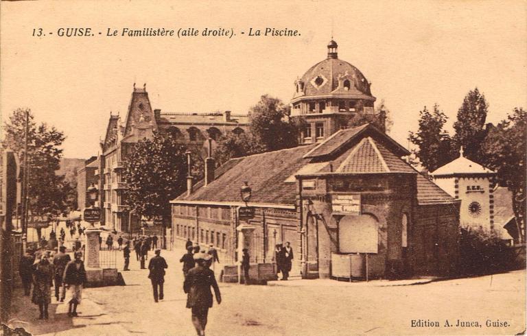 Vue du bâtiment du lavoir-buanderie-piscine du Familistère de Guise, carte postale, vers 1900 (coll. part.).