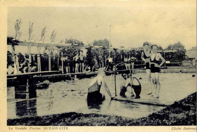 Vue du grand bassin de la piscine de la cité Quessy à Tergnier, carte postale, vers 1930 (coll. part.).