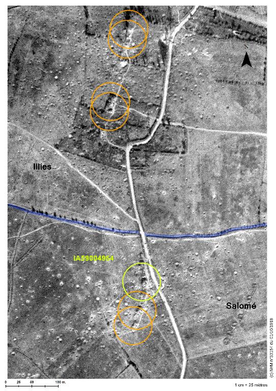 Position de l'édifice (cercle jaune) sur la ligne de défense, le long de la RD 141 sur les communes d'Illies et de Salomé. Les cercles oranges marquent la position des casemates aujourd'hui détruites