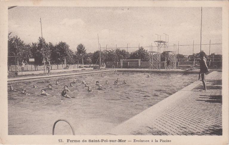 Cours de natation à la piscine des cheminots de Saint-Pol-sur-Mer, carte postale, vers 1930 (coll. part.).