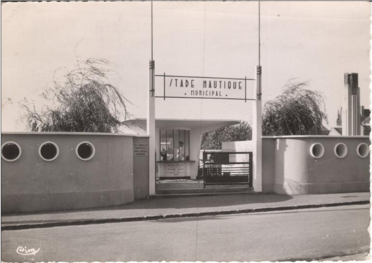 Entrée du stade nautique municipal de Caudry, carte postale, vers 1950 (coll. part.).