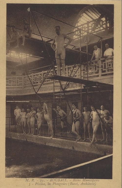 Le plongeoir à deux niveaux de la piscine de Roubaix, carte postale, vers 1935 (coll. part.).
