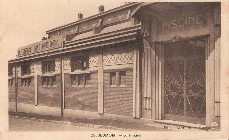 Jeumont (Nord), façade d'entrée de la piscine construite en 1927 par Adolphe Danis, carte postale, vers 1930 (coll. part.).