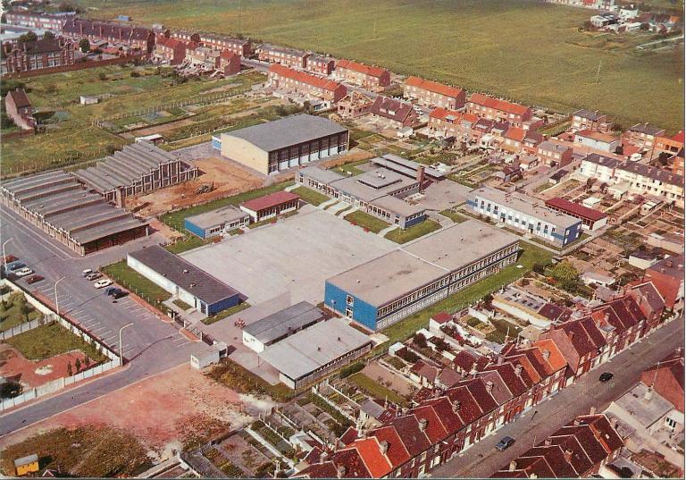 Le centre sportif Maurice-Thorez de Waziers et de la piscine P.I.A.M., carte postale, vers 1970 (coll. part.).
