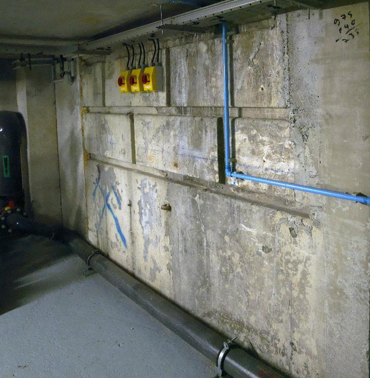 Vestiges de la structure en béton armé originelle (de 1926). 