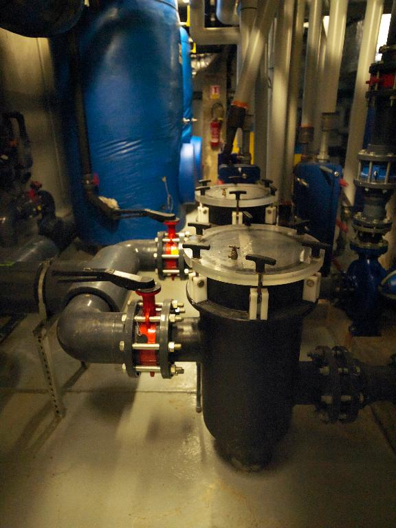 Détail du système renouvellement de l'eau : les filtres.