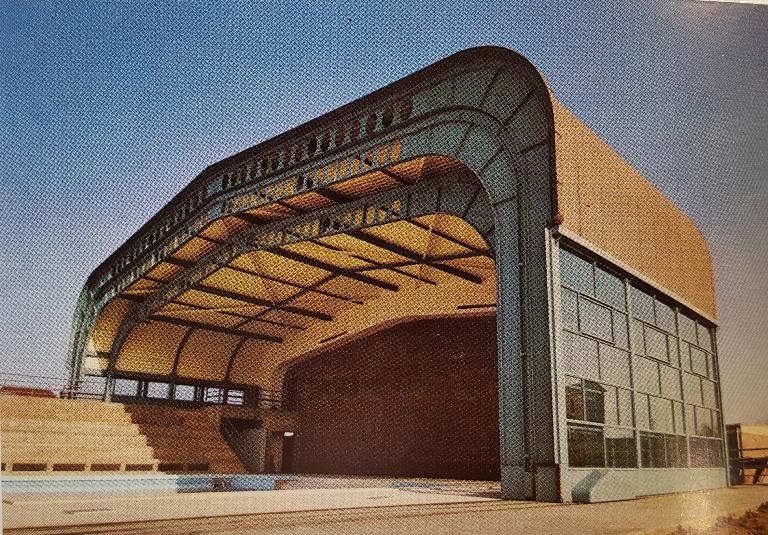 Vue du pignon est. Issue de la brochure de présentation de la piscine réalisée par la société MacGrégor-Comarain (AN ; 19940528/1).