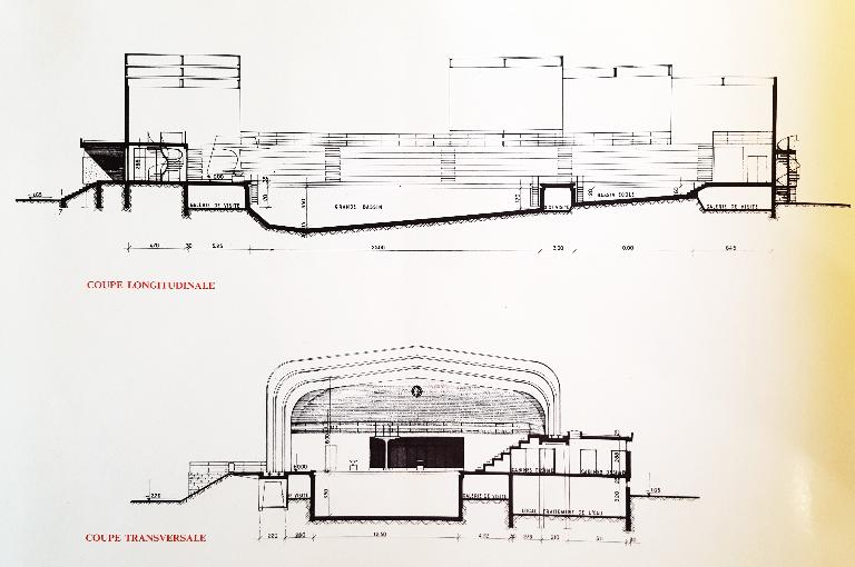 Coupe longitudale et coupe transversale de la piscine, Cl. Charpentier architecte. Issu de la brochure de présentation de la piscine réalisée par la société MacGregor-Comarain (AN ; 19940528/1).