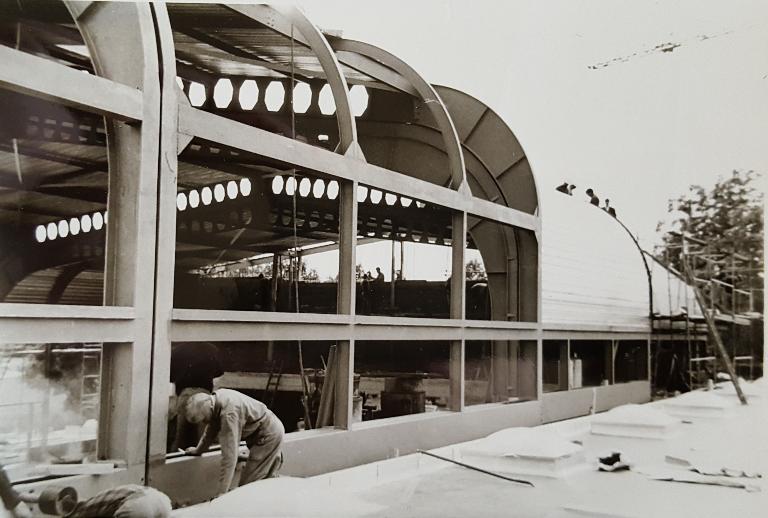 Détail de la structure mobile depuis l'extérieur. Vue de chantier. Juillet 1967. Photo : Société MacGregor-Comarain (AN ; 19840036/145). 