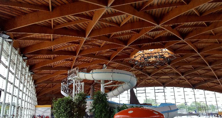 Intérieur du centre nautique de Nogent-sur-Oise. 