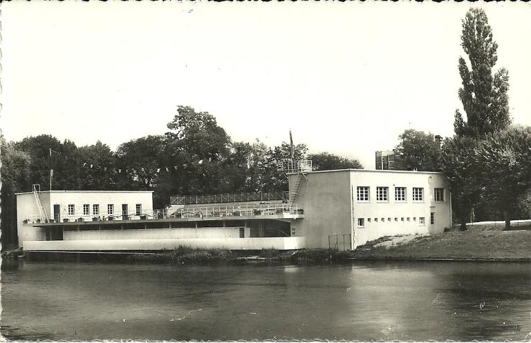 La piscine d'été à Compiègne, carte postale, vers 1950 (coll. part.).