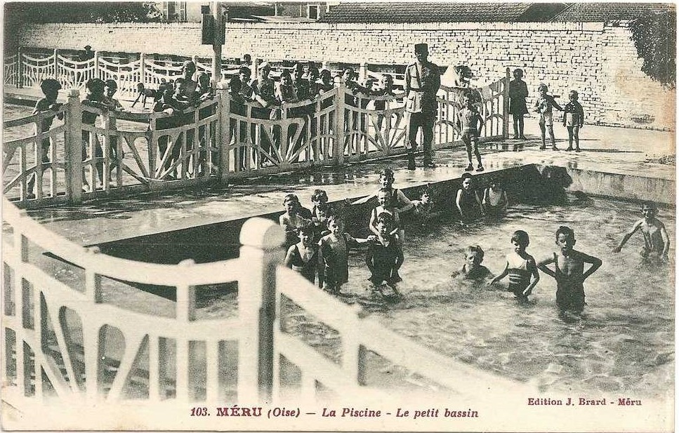 Vue du petit bassin de la piscine de Méru, carte postale, vers 1935 (coll. part.).