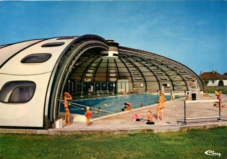 La piscine Tournesol de Formerie en position ouverte, carte postale, vers 1975 (coll. part.).