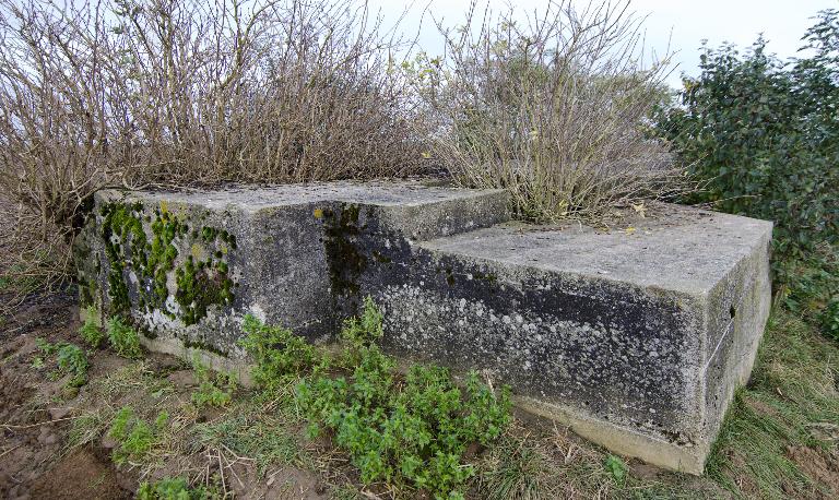 Angle sud-ouest vers l'est. La partie droite abrite l'observatoire cuirassé nord