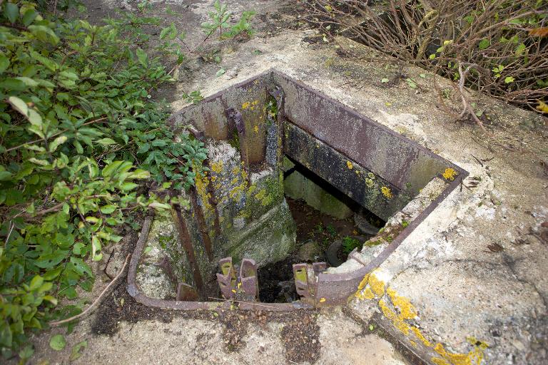 Un des deux observatoires cuirassé, privé de son couvrement.