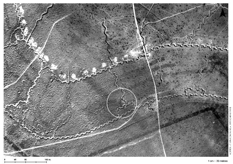 Position de l'édifice sur un assemblage de deux photographies aériennes britanniques réalisées le 16/10/1917 et le 4/05/1917