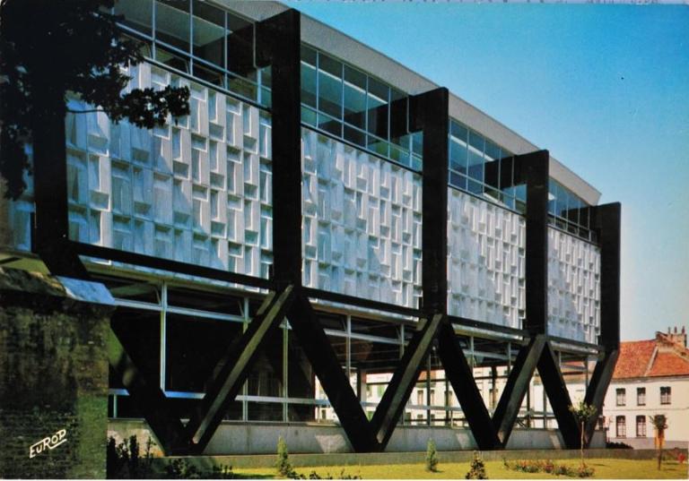 Façade sud de la piscine, carte postale, vers 1970 (coll. part.).