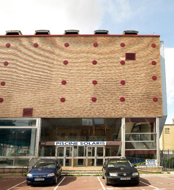 Entrée de la piscine. 