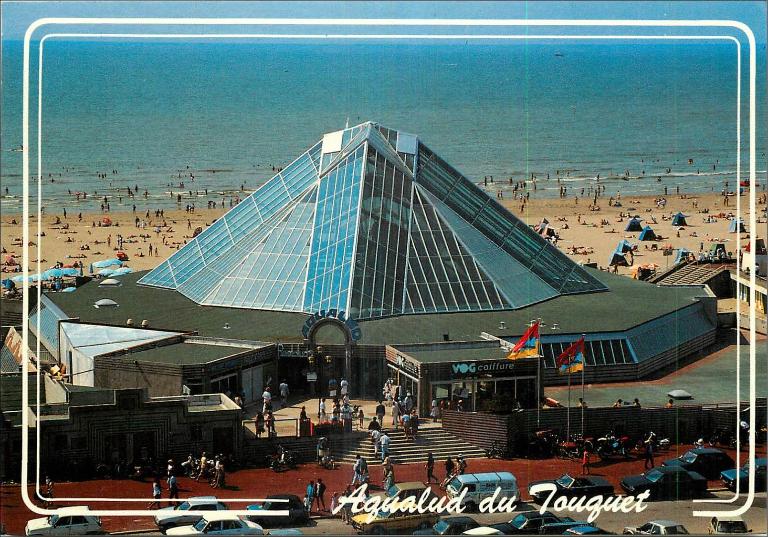 Le dôme de verre de l’Aqualud du Touquet-Paris-Plage, carte postale, vers 1990 (coll. part.).