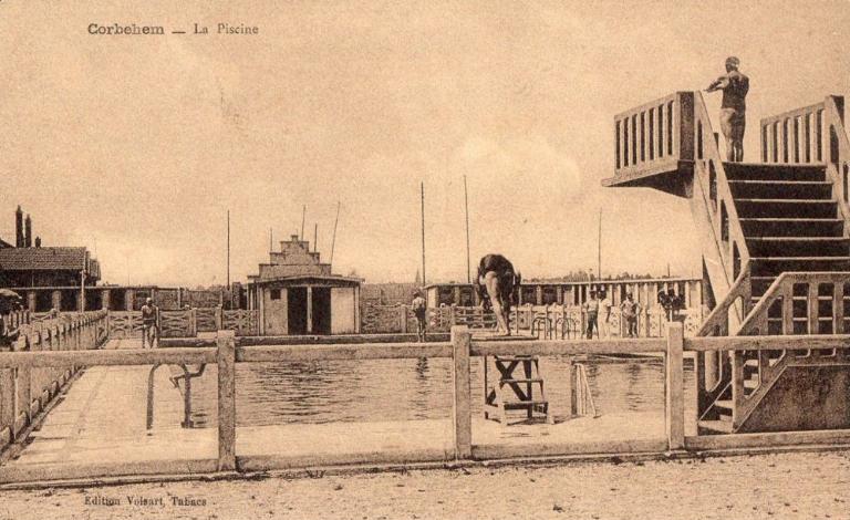 Plongeurs à la piscine de la papeterie Béghin à Corbehem (Pas-de-Calais), carte postale, vers 1935 (coll. part.).