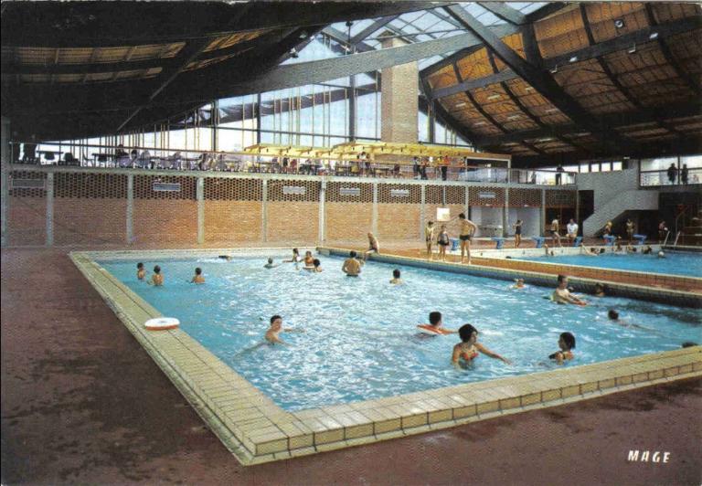 Vue du bassin d’apprentissage et en arrière-plan, du restaurant-buvette, de la piscine de Berck-Plage, carte postale, vers 1970 (coll. part.).
