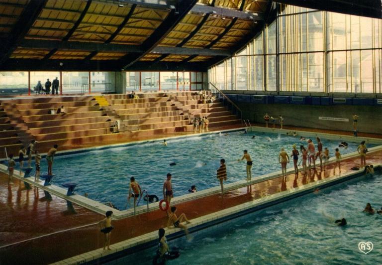 Vue des bassins et des gradins de la piscine de Berck-Plage, carte postale, vers 1970 (coll. part.).