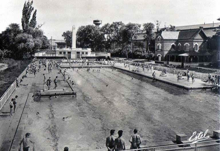 La piscine olympique d'Arras, carte postale, vers 1955 (coll. part.).