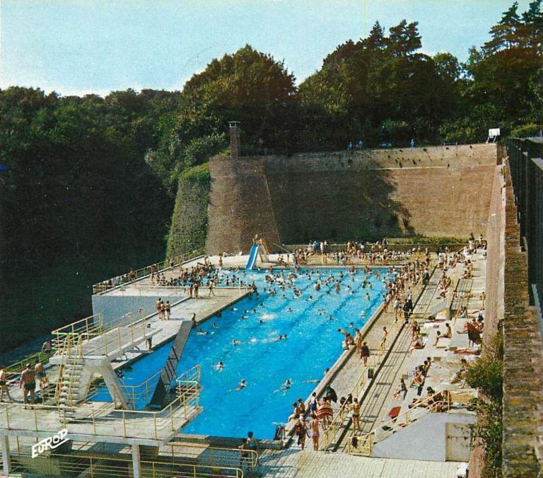 La piscine des remparts de Saint-Omer, carte postale, vers 1960 (coll. part.).