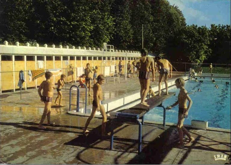 Plongeoir-tremplin de la piscine extérieure, carte postale, vers 1970 (coll. part.).