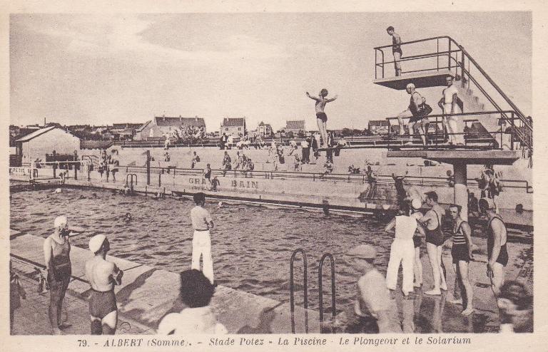 Entrainement de plongeons à la piscine d’Albert, carte postale, vers 1930 (coll. part.).
