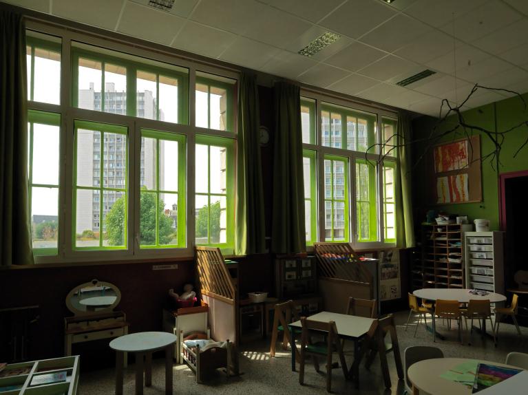 Une salle de classe (vue intérieure).