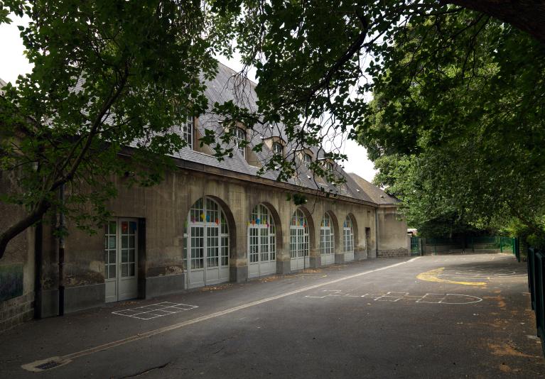 La façade sur la cour.