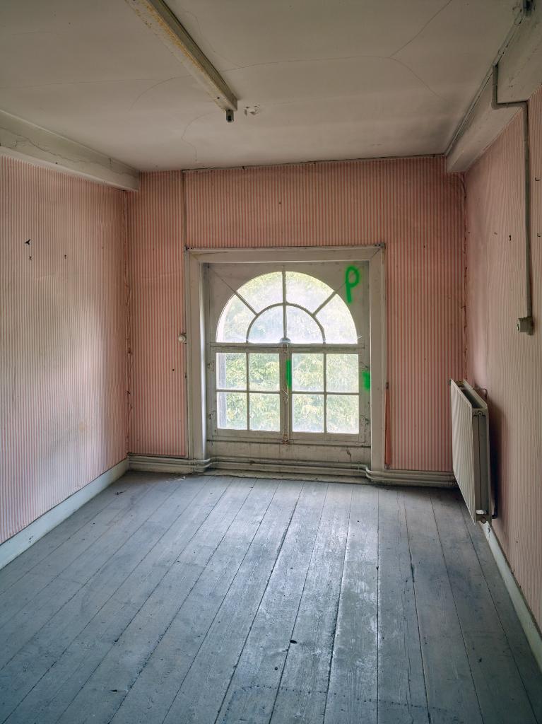 Ferme des Berceaux : logis patronal : vue d'une chambre du premier étage au dessus de la laiterie.