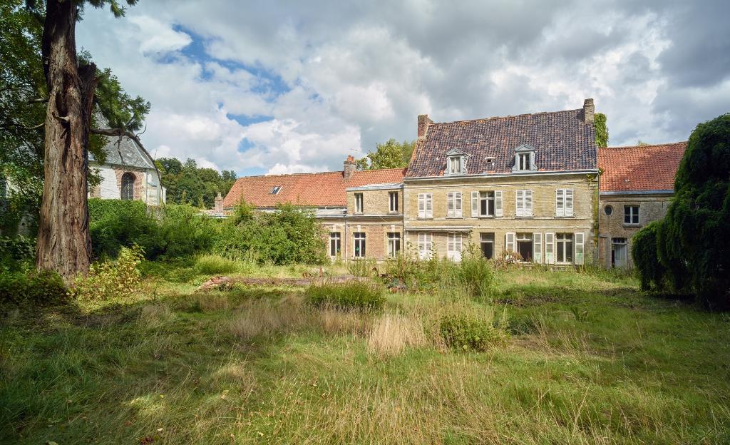 Ferme des berceaux en 2018 : laiterie, logement patronal et remise (partie ouest de la ferme) : vue générale des façades arrières depuis le jardin.