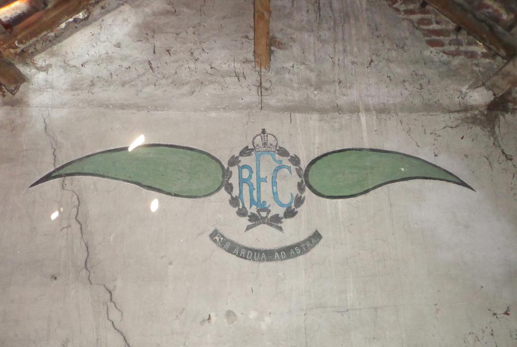 Ferme des Berceaux : aile Ouest : peinture du Royal Flying Corps.