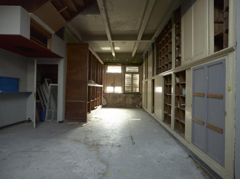 Bureaux. Salle des archives au premier étage.