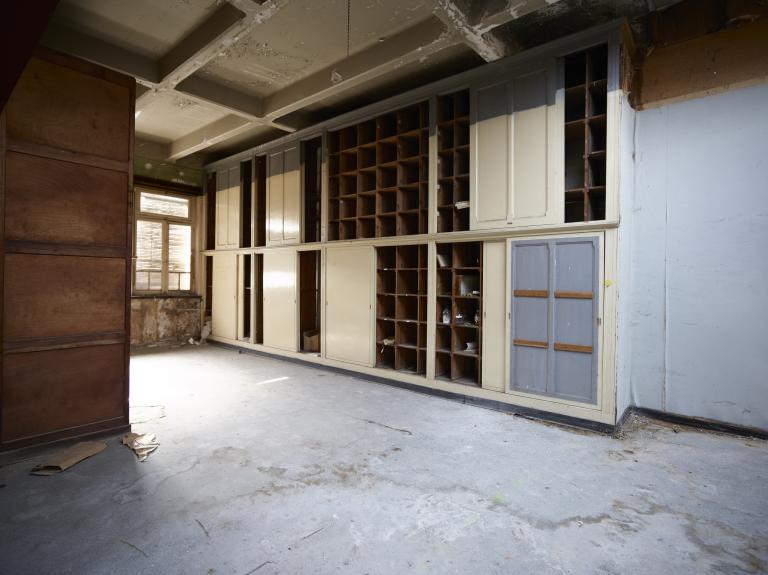 Bureaux. Salle des archives au premier étage.