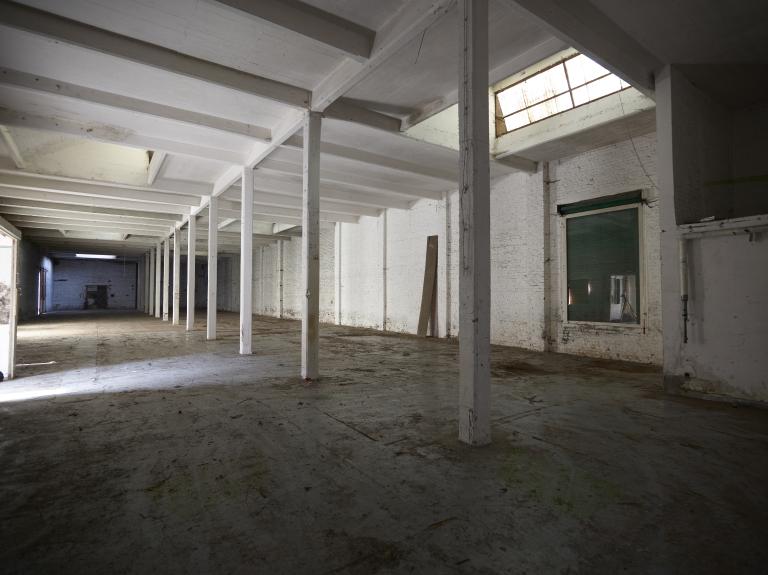 Magasin aux fils. Vue intérieure prise vers le nord.
